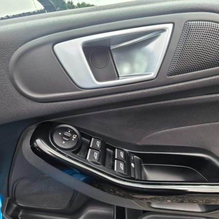 2015 Ford Fiesta - photo 10
