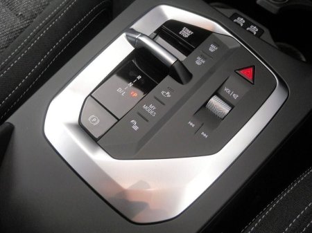 2025 BMW 1-Series - photo 10