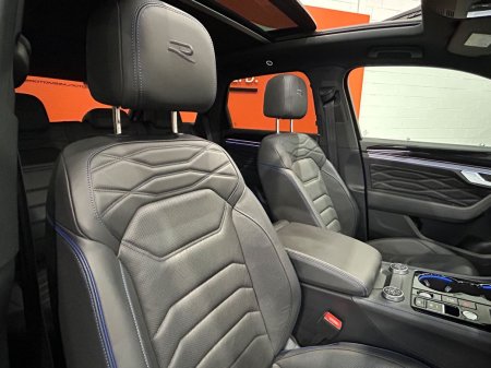 2025 Volkswagen Touareg - photo 11