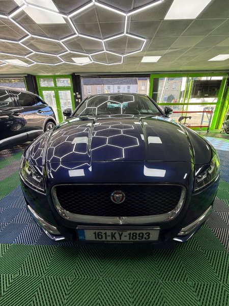 2016 Jaguar XF - photo 2