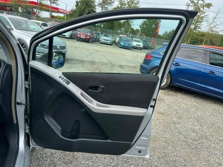 2011 Toyota Yaris - photo 10