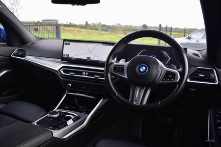 2023 BMW 3-Series - photo 8