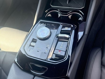 2024 BMW 5-Series - photo 9