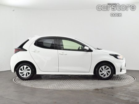 2021 Toyota Yaris - photo 2