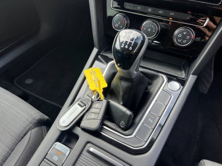 2022 Volkswagen Passat - photo 11