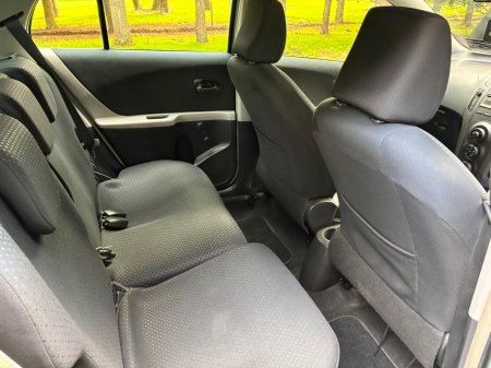 2010 Toyota Yaris - photo 10