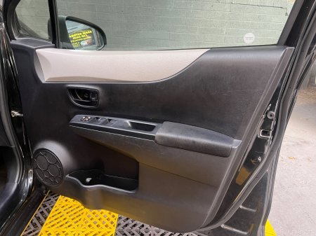 2012 Toyota Vitz - photo 14
