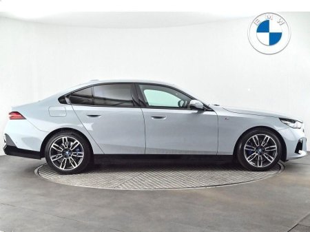 2024 BMW 5-Series - photo 23