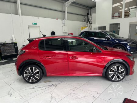 2021 Peugeot 208 - photo 2