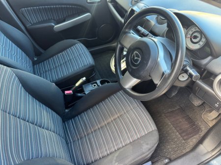 2010 Mazda Demio - photo 8