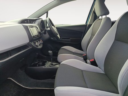 2015 Toyota Vitz - photo 13