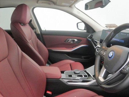 2024 BMW 3-Series - photo 12