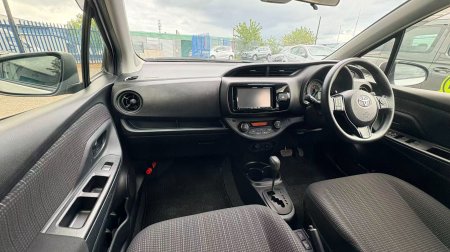 2017 Toyota Vitz - photo 11