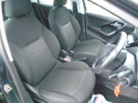 2015 Peugeot 208 - photo 16