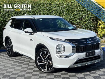 2022 Mitsubishi Outlander 7-SEATER 2.4 HYBRID AUTO // BOSE SOUND SYSTEM // DIAMOND CUT ALLOYS // APPLE CARPLAY/ANDROID AUTO