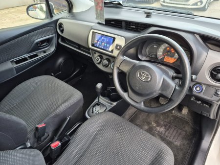 2016 Toyota Vitz - photo 10