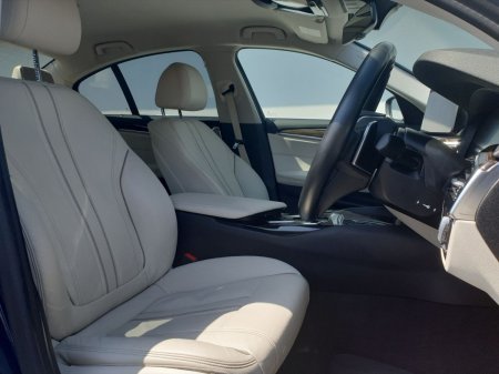 2021 BMW 5-Series - photo 12