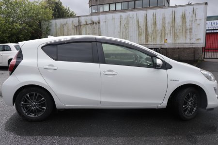 2016 Toyota Aqua - photo 16