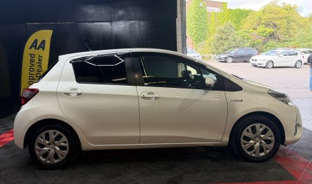 2018 Toyota Vitz - photo 16