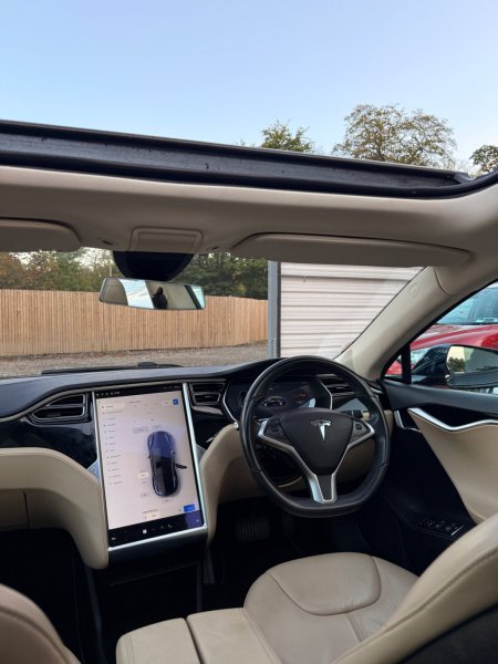 2015 Tesla Model S - photo 46