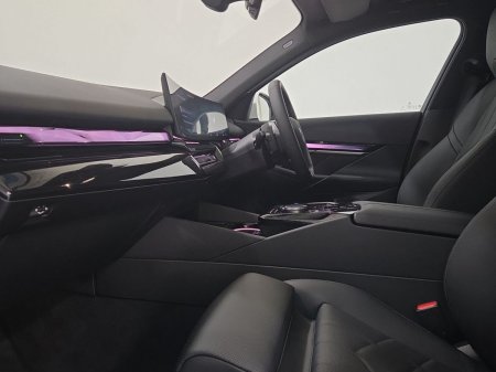 2025 BMW 5-Series - photo 7