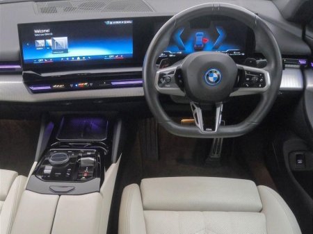 2024 BMW 5-Series - photo 5