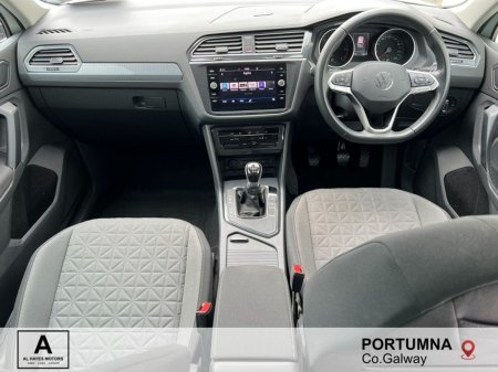 2024 Volkswagen Tiguan - photo 2