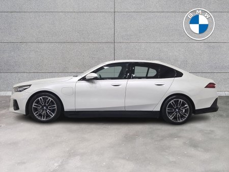 2025 BMW 5-Series - photo 3