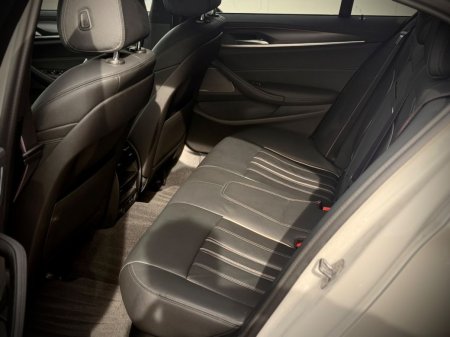 2023 BMW 5-Series - photo 12