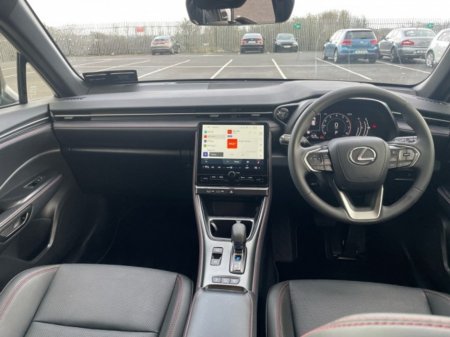 2025 Lexus LBX - photo 9