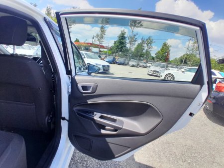 2014 Ford Fiesta - photo 13