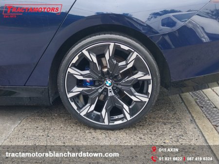 2025 BMW 5-Series - photo 8