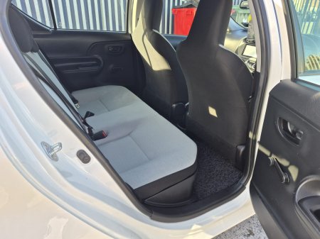 2017 Toyota Aqua - photo 15
