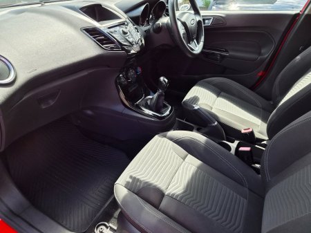 2015 Ford Fiesta - photo 16
