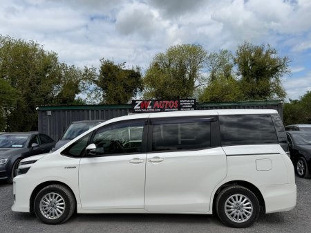 2016 Toyota Voxy - photo 4