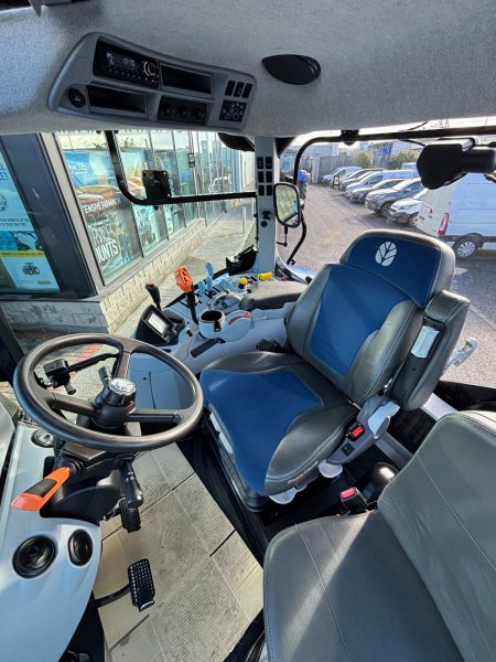 2025 New Holland T6.155 - photo 5