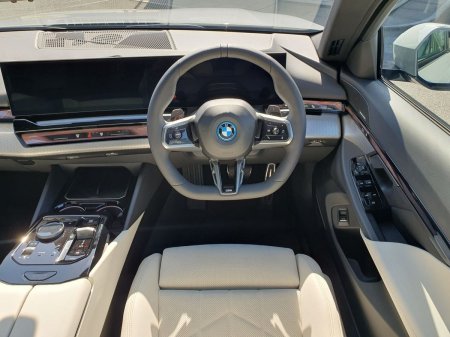 2026 BMW 5-Series - photo 5