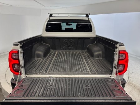 2025 Toyota Hilux - photo 10