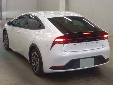 2025 Toyota Prius - photo 2
