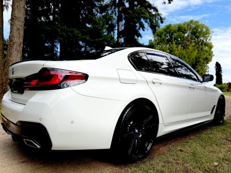 2022 BMW 5-Series - photo 10