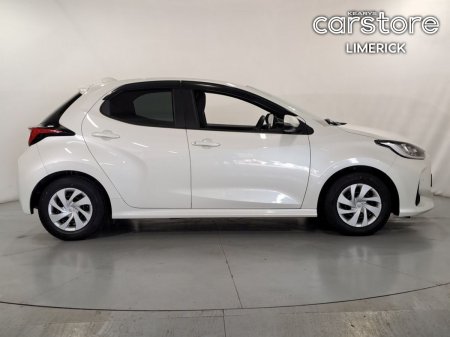 2021 Toyota Yaris - photo 2