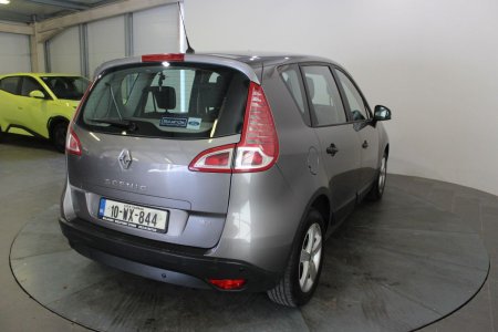 2010 Renault Scenic - photo 17