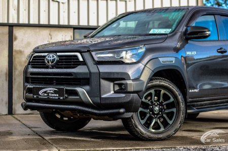 2023 Toyota Hilux - photo 2