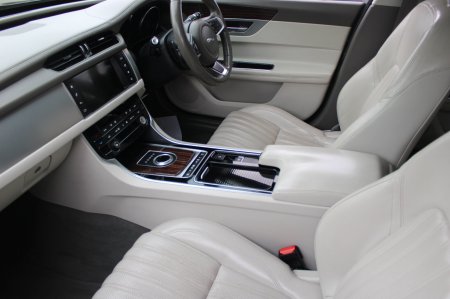 2017 Jaguar XF - photo 7