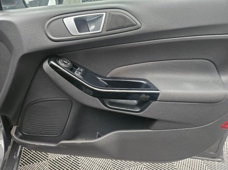2016 Ford Fiesta - photo 19
