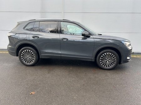 2025 Volkswagen Tiguan - photo 2