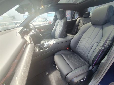 2026 BMW 5-Series - photo 6