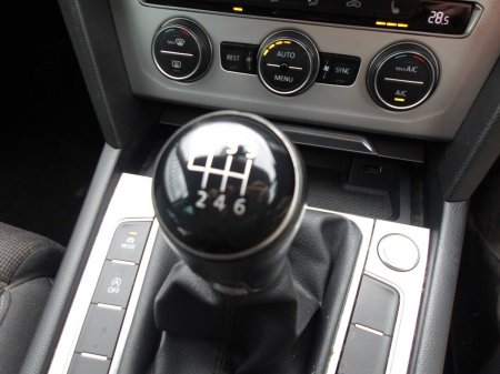 2019 Volkswagen Passat - photo 14
