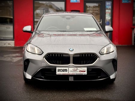 2025 BMW 1-Series - photo 2