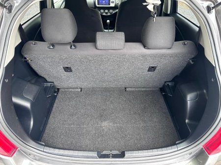 2015 Toyota Vitz - photo 12